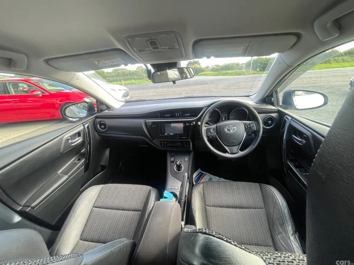 Toyota Auris Hatchback, Petrol Hybrid, 2018, Silver