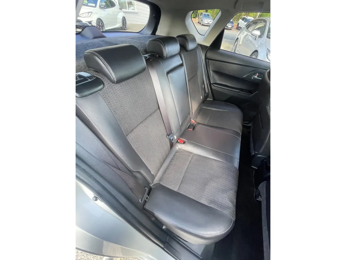 Toyota Auris Hatchback, Petrol Hybrid, 2018, Silver