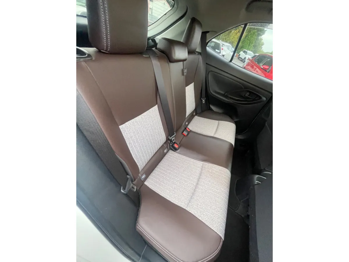 Toyota Yaris Cross Hatchback, Petrol Hybrid, 2020, White