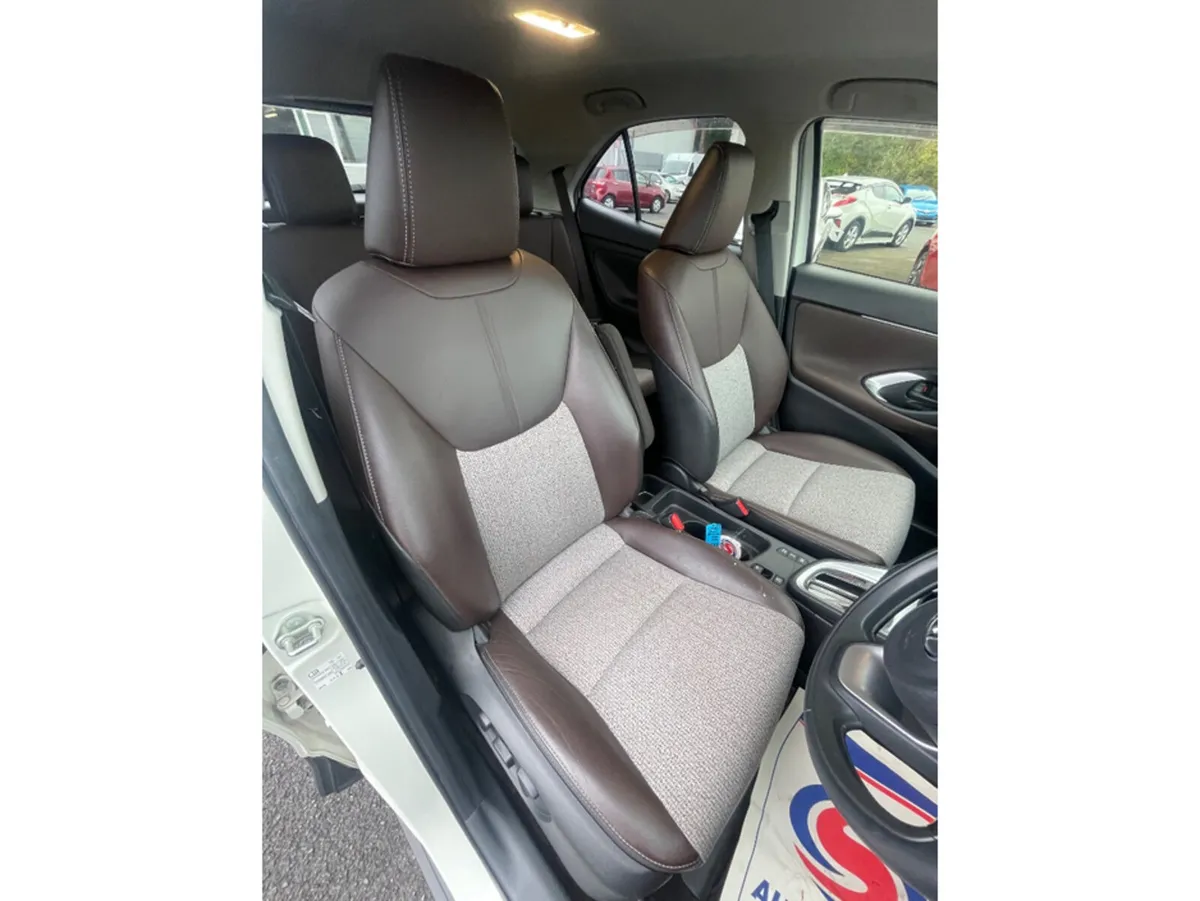Toyota Yaris Cross Hatchback, Petrol Hybrid, 2020, White