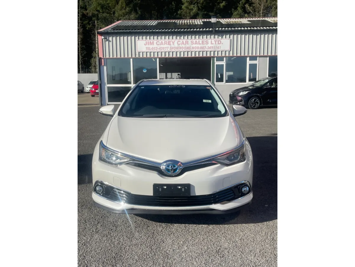 Toyota Auris Hatchback, Petrol Hybrid, 2016, White