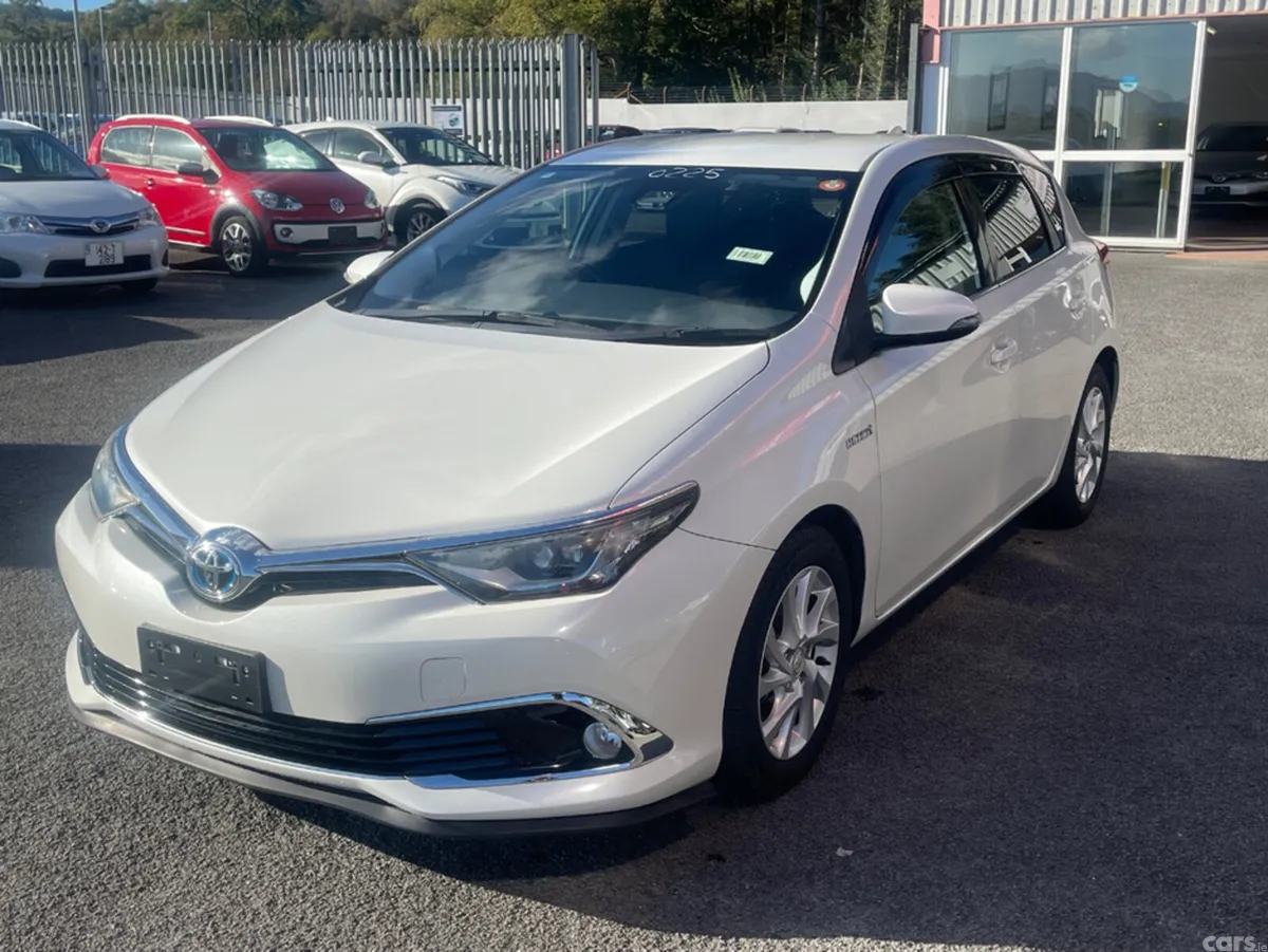 Toyota Auris Hatchback, Petrol Hybrid, 2016, White