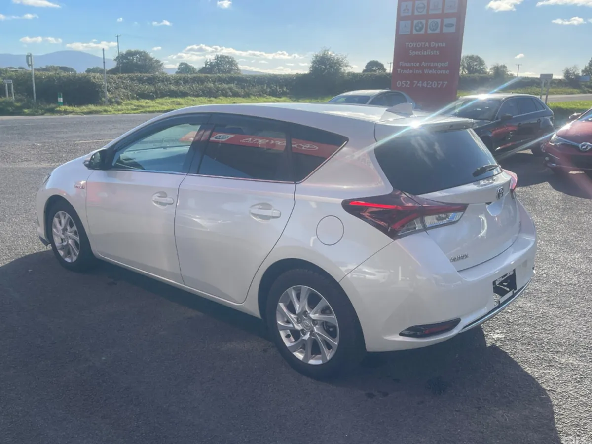 Toyota Auris Hatchback, Petrol Hybrid, 2016, White