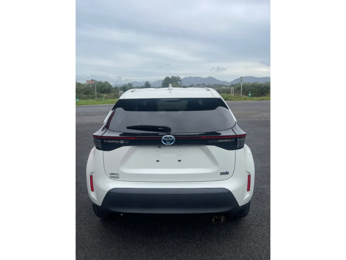 Toyota Yaris Cross Hatchback, Petrol Hybrid, 2020, White