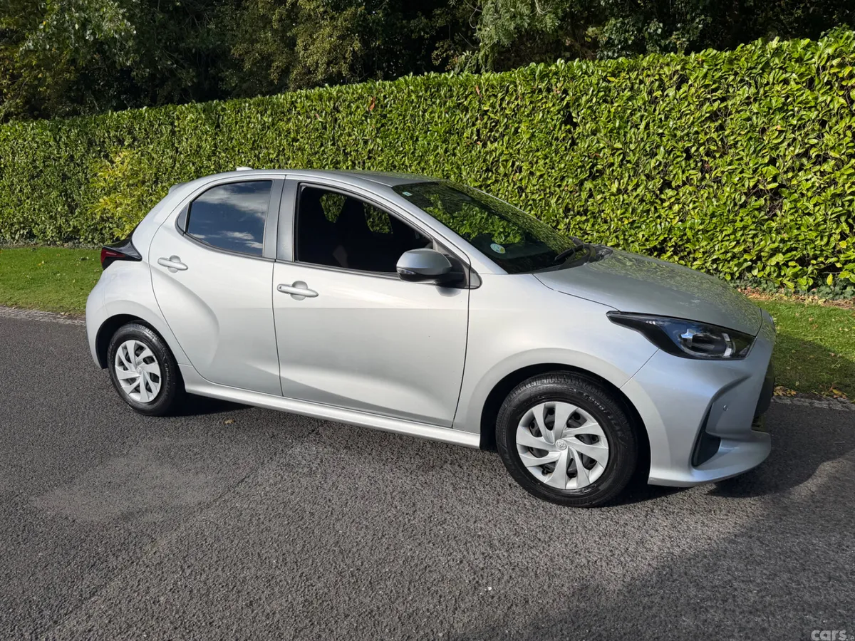 Toyota Yaris Hatchback, Petrol Hybrid, 2021, Silver