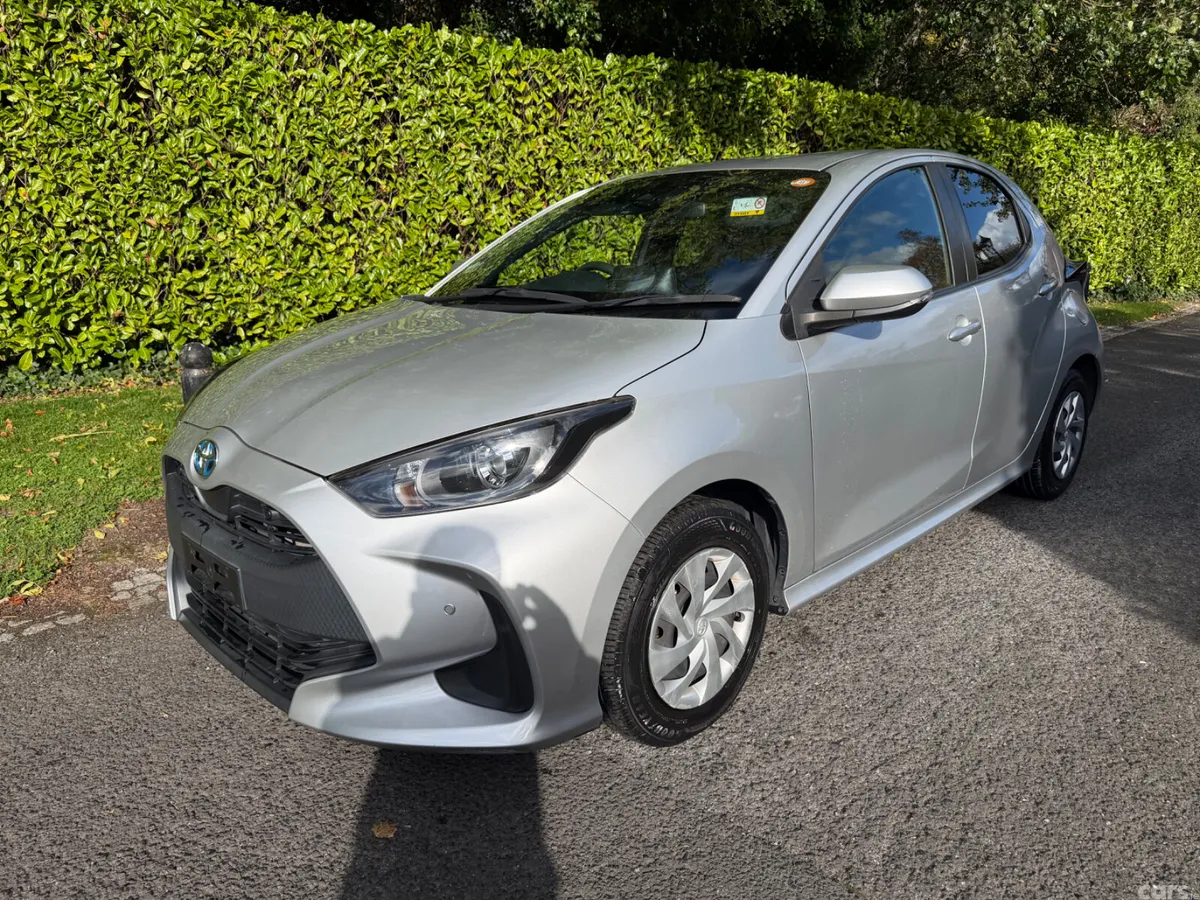 Toyota Yaris Hatchback, Petrol Hybrid, 2021, Silver