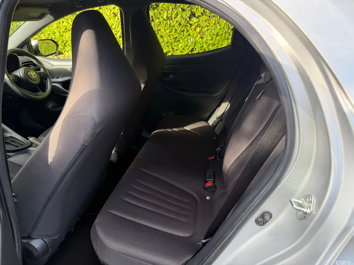Toyota Yaris Hatchback, Petrol Hybrid, 2021, Silver