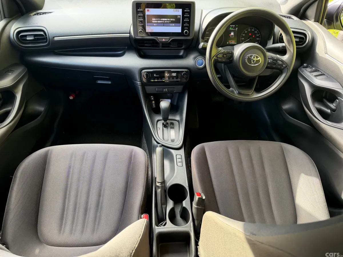 Toyota Yaris Hatchback, Petrol Hybrid, 2021, Silver