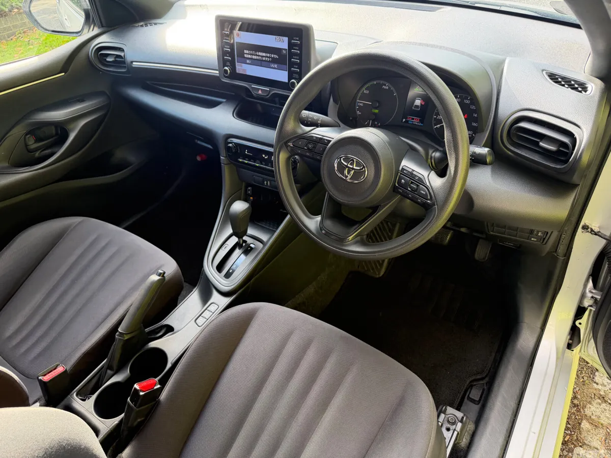 Toyota Yaris Hatchback, Petrol Hybrid, 2021, Silver