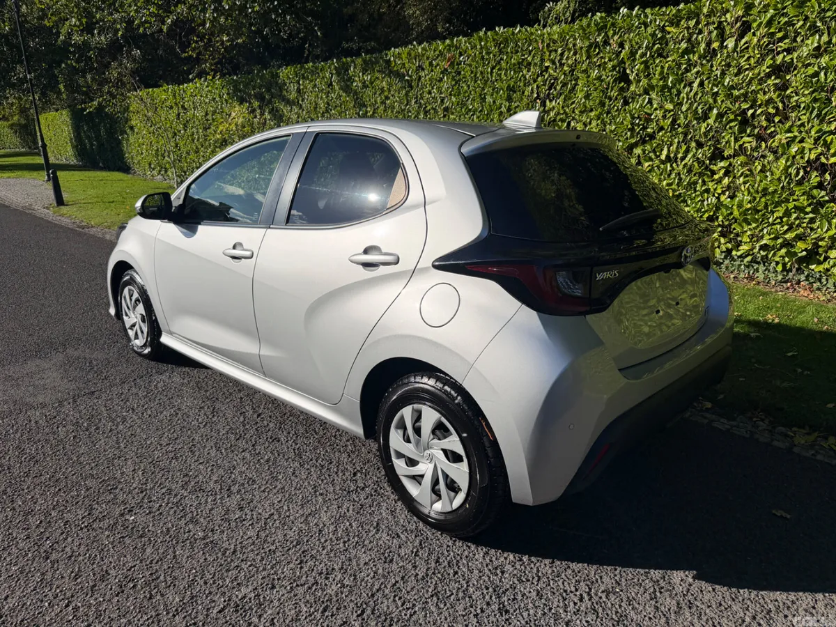 Toyota Yaris Hatchback, Petrol Hybrid, 2021, Silver