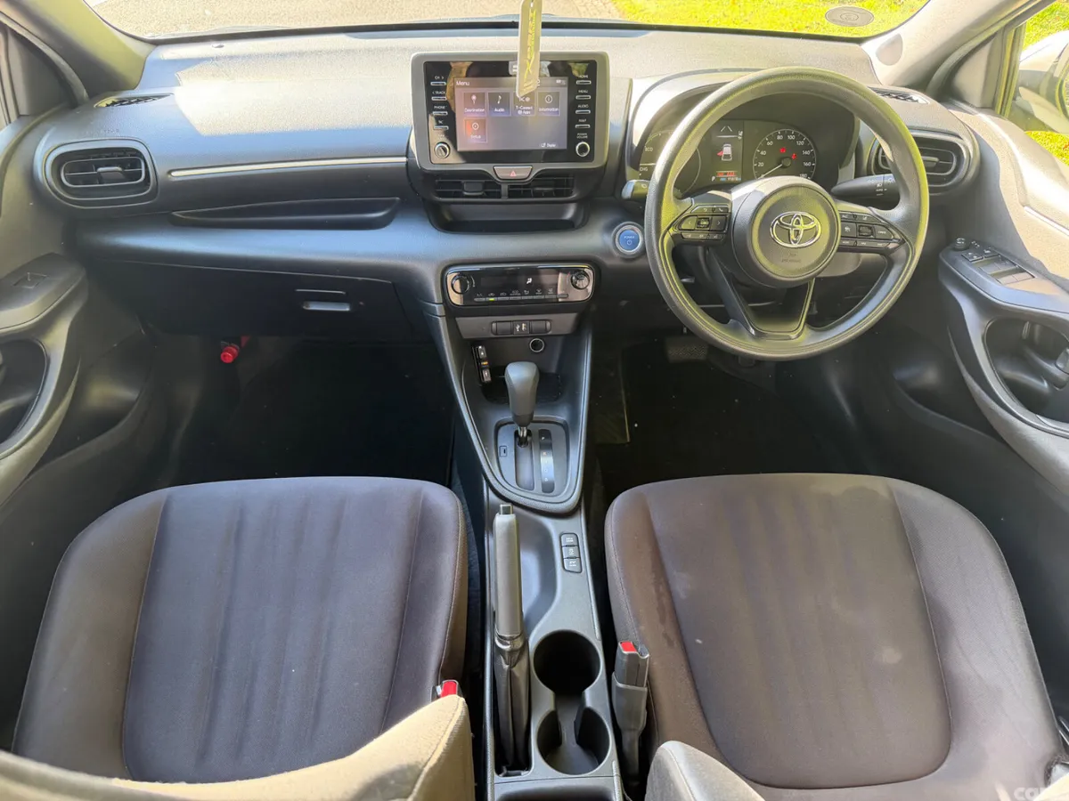 Toyota Yaris Hatchback, Petrol Hybrid, 2021, Silver