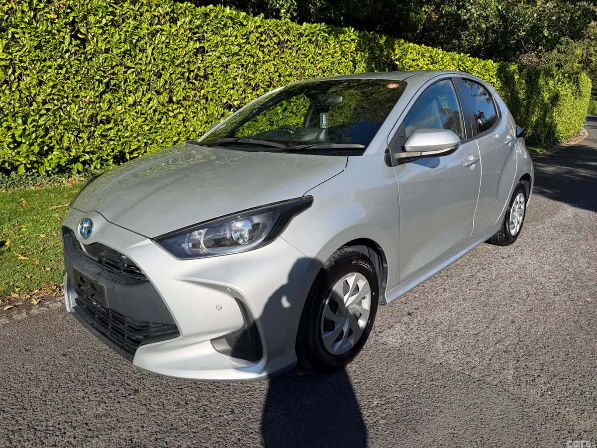 Toyota Yaris Hatchback, Petrol Hybrid, 2021, Silver