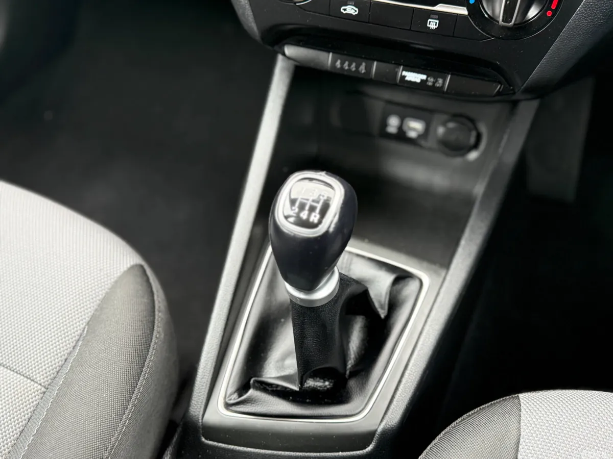 Hyundai i20 Hatchback, Petrol, 2020, Grey
