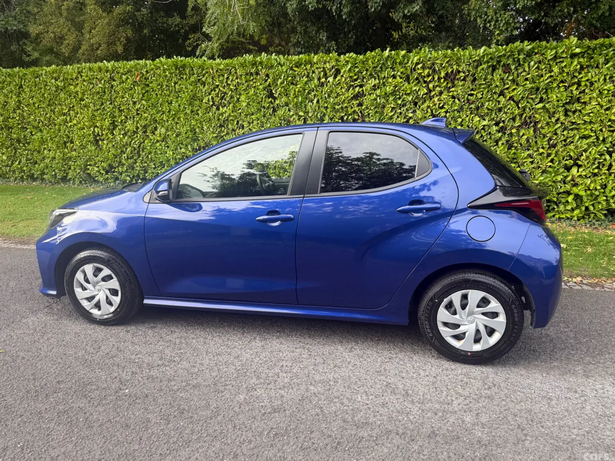 Toyota Yaris Hatchback, Petrol Hybrid, 2021, Blue