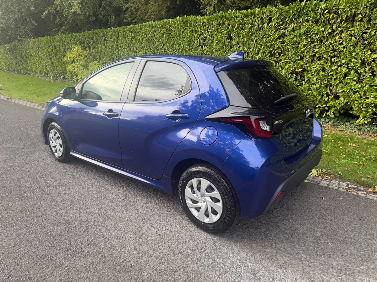 Toyota Yaris Hatchback, Petrol Hybrid, 2021, Blue