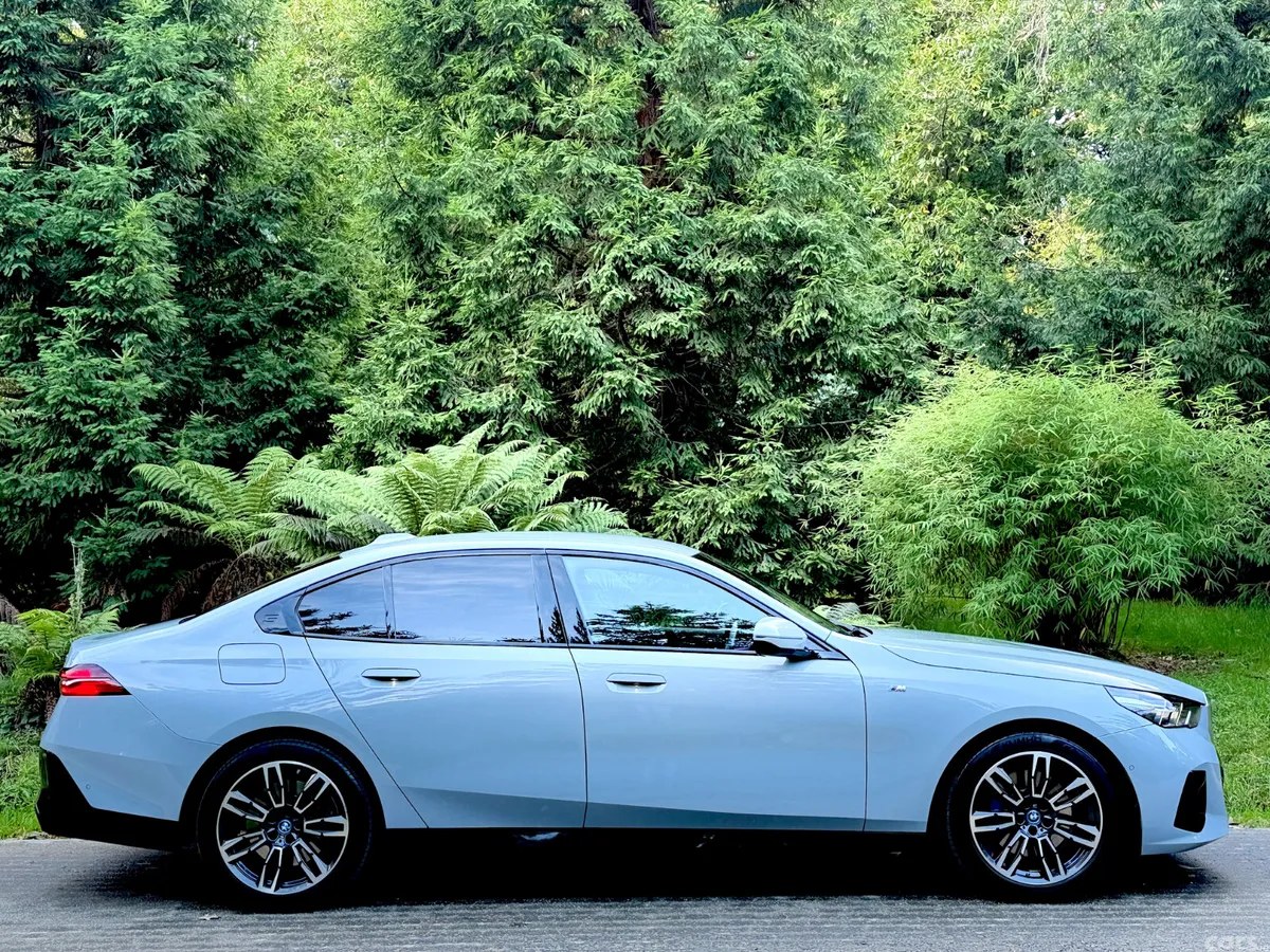 BMW 5-Series Saloon, Petrol Plug-in Hybrid, 2024, Grey
