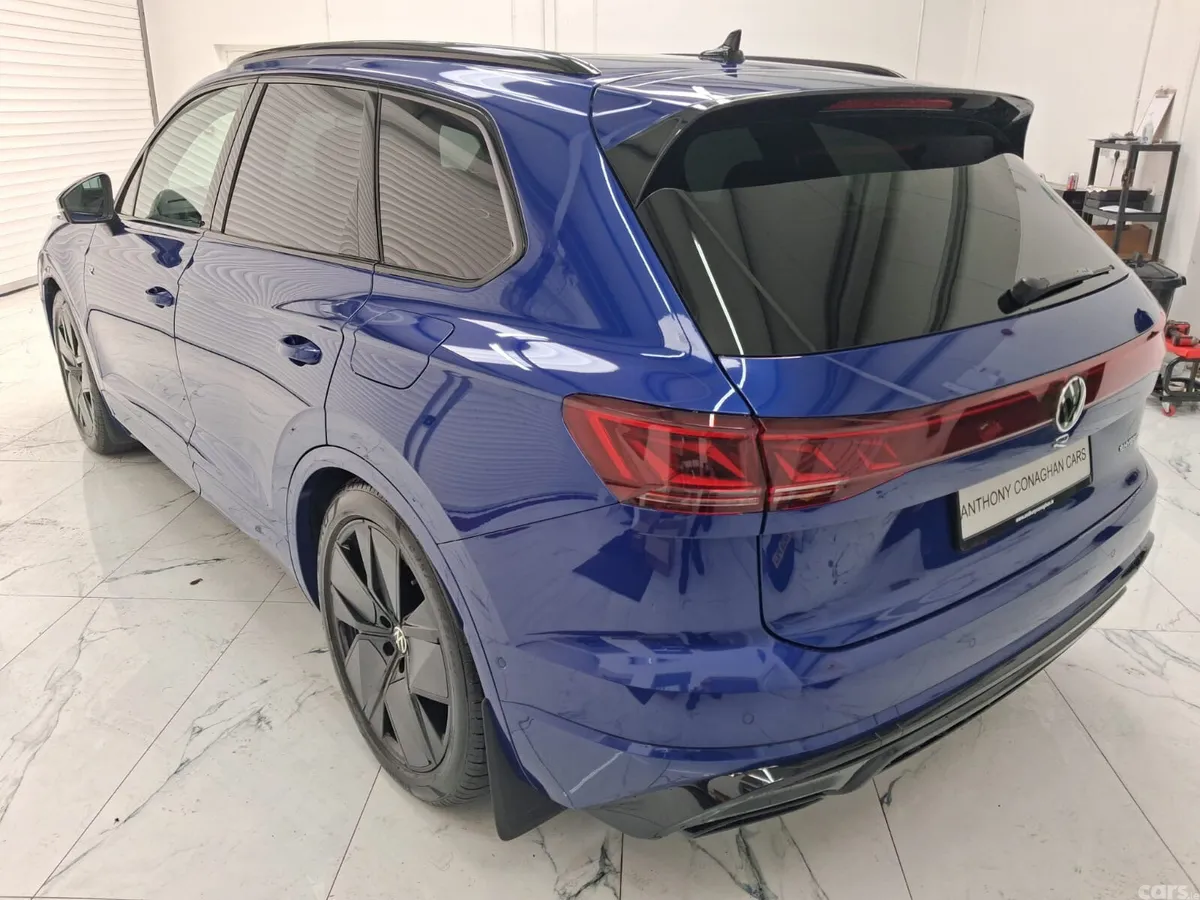 Volkswagen Touareg SUV, Petrol Plug-in Hybrid, 2026, Blue