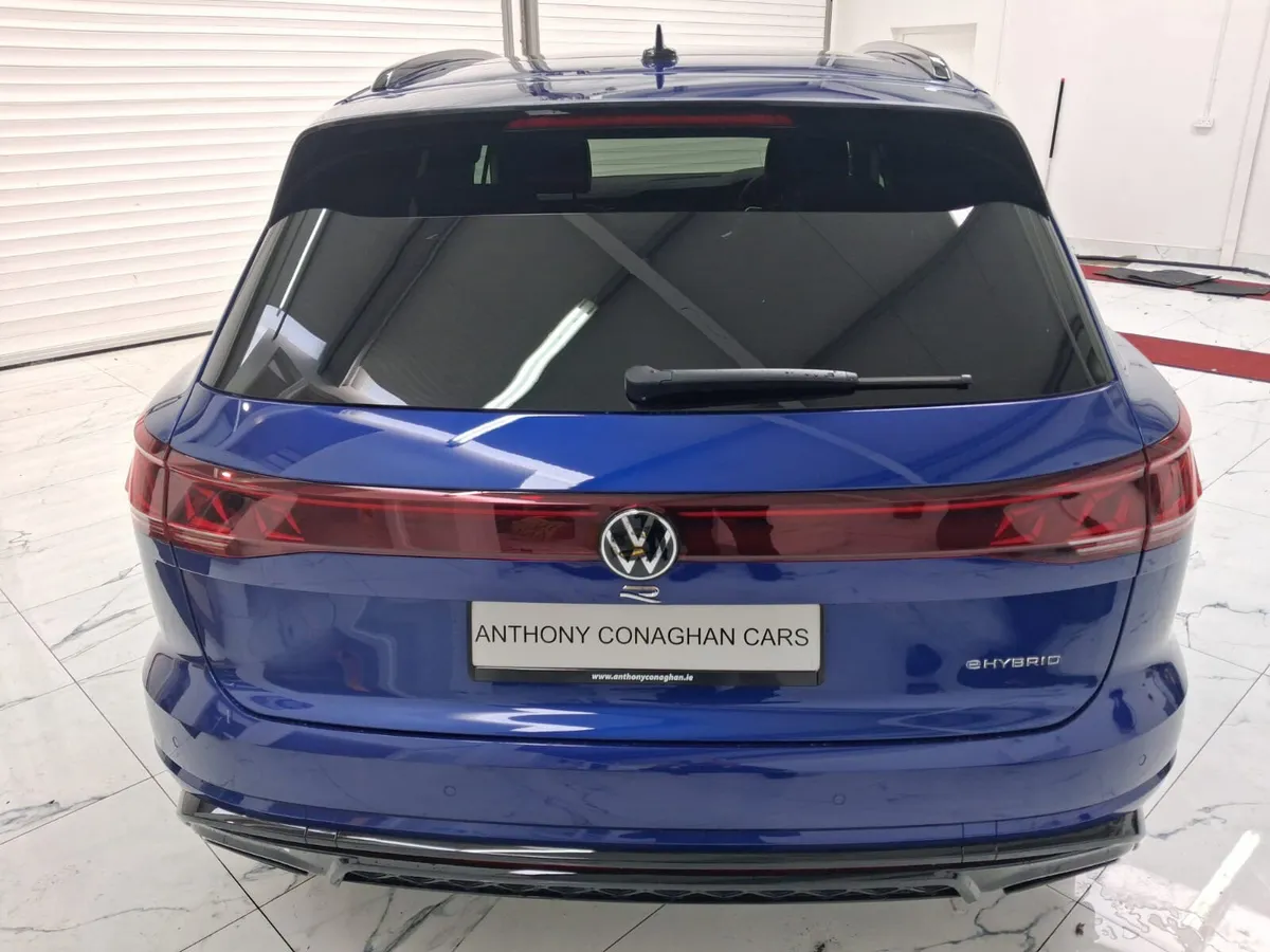 Volkswagen Touareg SUV, Petrol Plug-in Hybrid, 2026, Blue