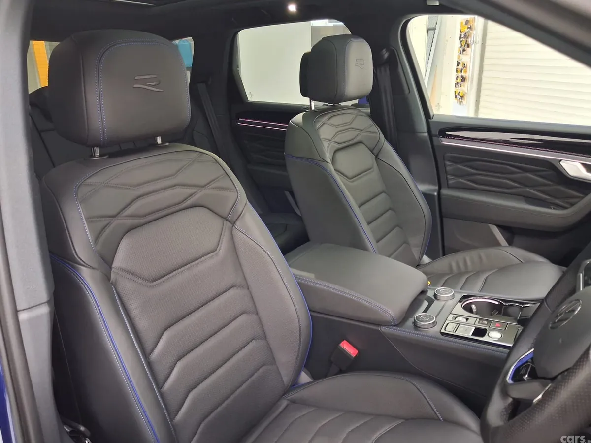 Volkswagen Touareg SUV, Petrol Plug-in Hybrid, 2026, Blue