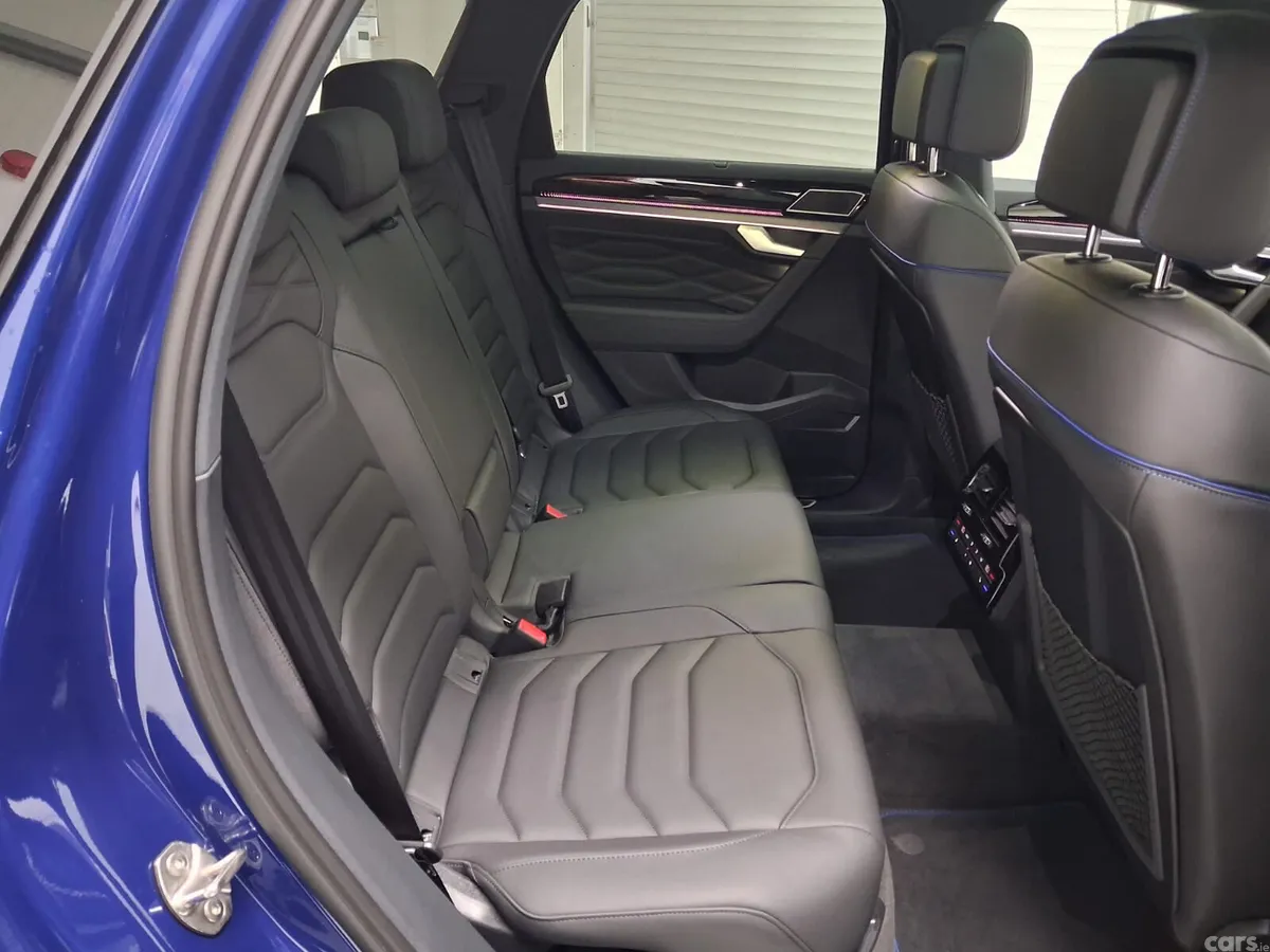 Volkswagen Touareg SUV, Petrol Plug-in Hybrid, 2026, Blue