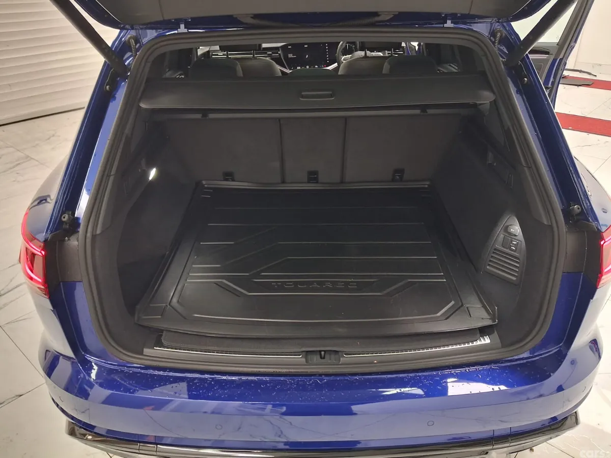 Volkswagen Touareg SUV, Petrol Plug-in Hybrid, 2026, Blue
