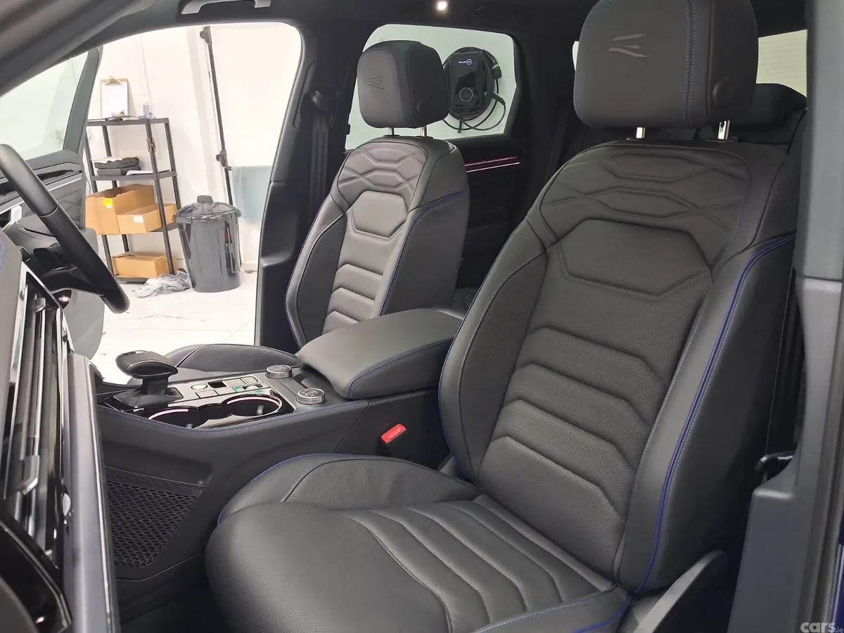 Volkswagen Touareg SUV, Petrol Plug-in Hybrid, 2026, Blue