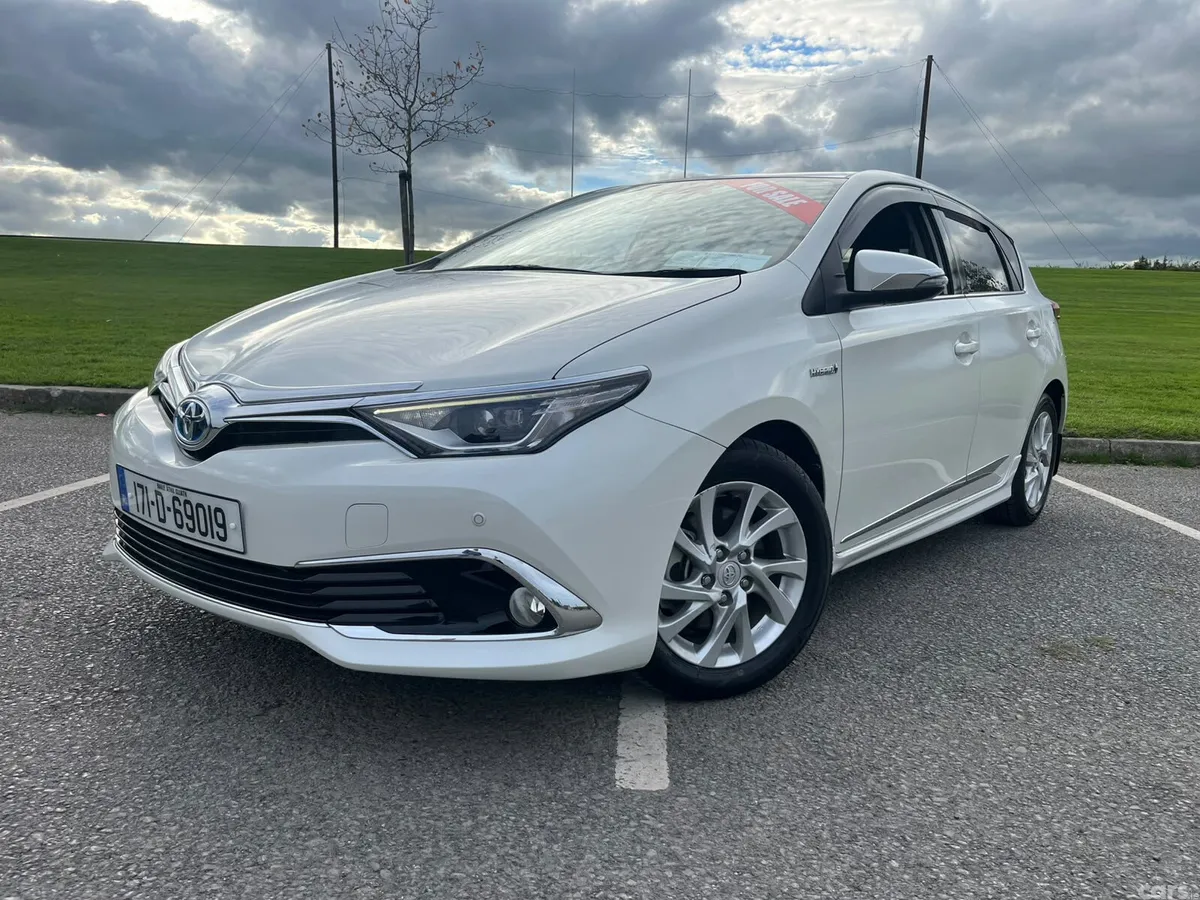 Toyota Auris Hatchback, Petrol Hybrid, 2017, White