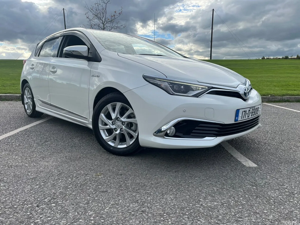 Toyota Auris Hatchback, Petrol Hybrid, 2017, White