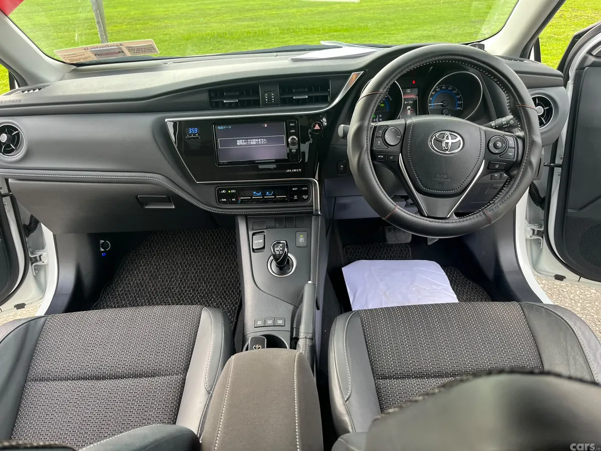 Toyota Auris Hatchback, Petrol Hybrid, 2017, White