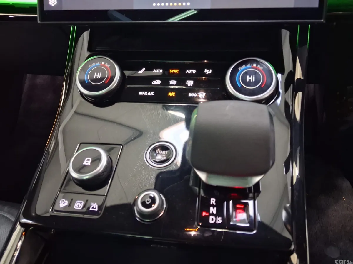 Land Rover Range Rover SUV, Petrol Hybrid, 2023, Red