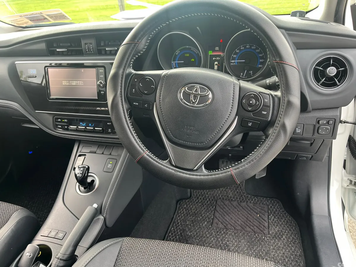 Toyota Auris Hatchback, Petrol Hybrid, 2017, White