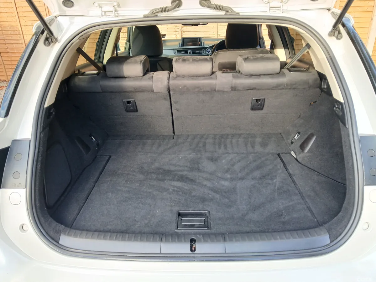 Lexus CT Hatchback, Petrol Hybrid, 2016, White