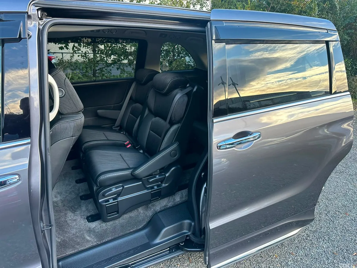Honda Odyssey MPV, Petrol Hybrid, 2017, Grey