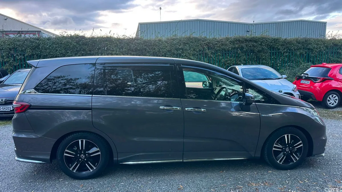 Honda Odyssey MPV, Petrol Hybrid, 2017, Grey
