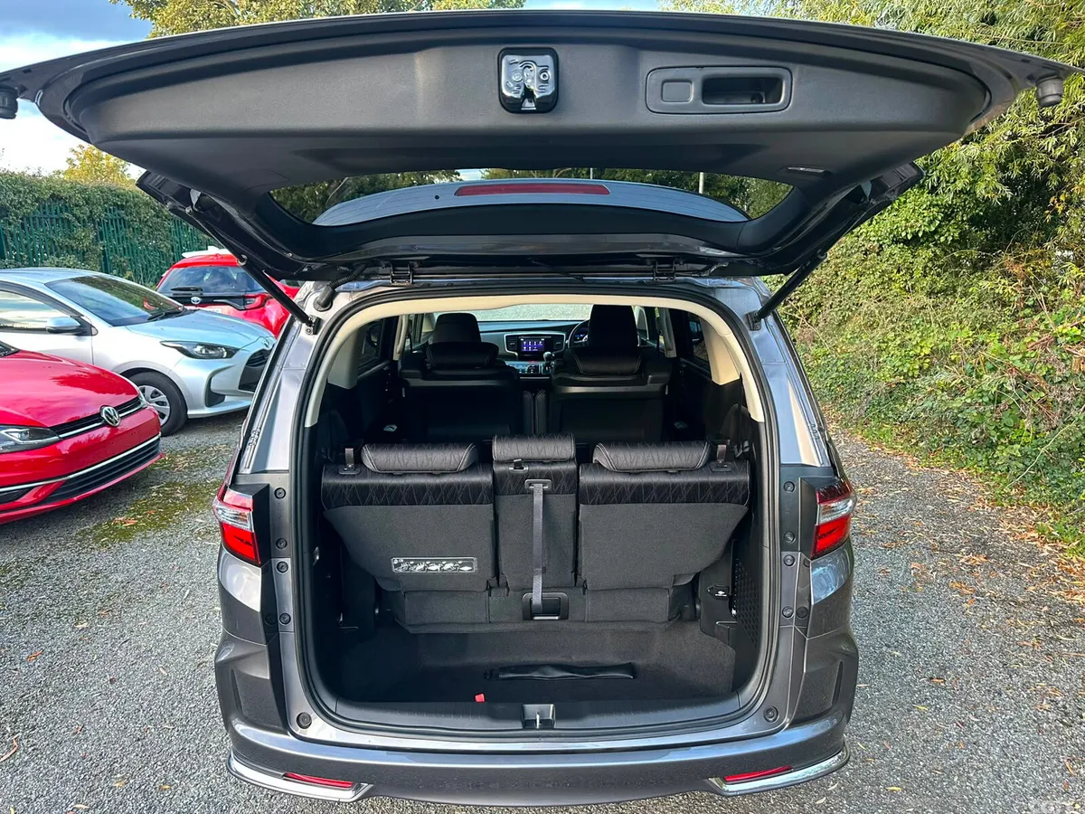Honda Odyssey MPV, Petrol Hybrid, 2017, Grey
