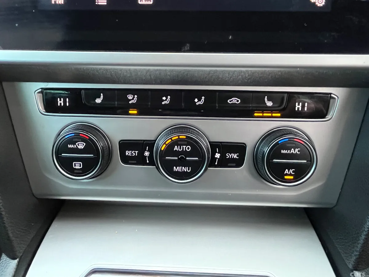 Volkswagen Passat Saloon, Diesel, 2018, Black