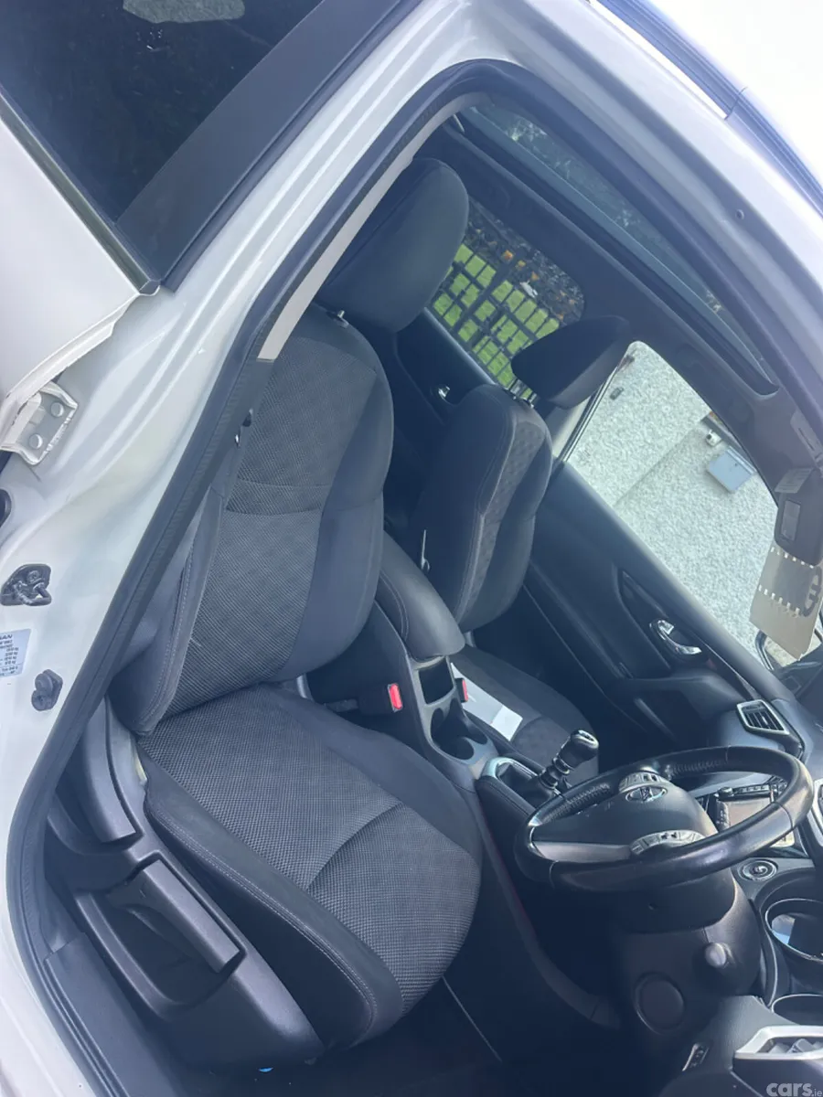 Nissan Qashqai Hatchback, Diesel, 2016, White