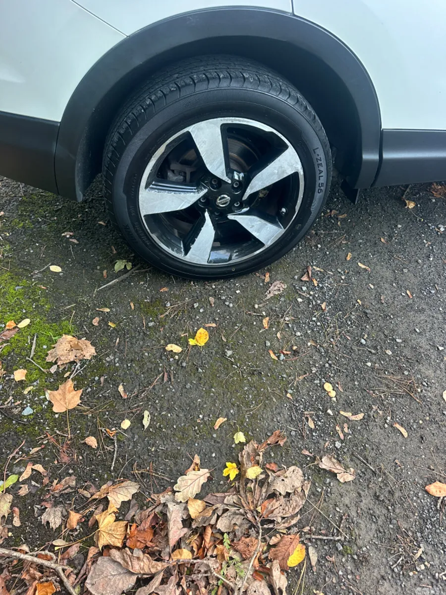 Nissan Qashqai Hatchback, Diesel, 2016, White