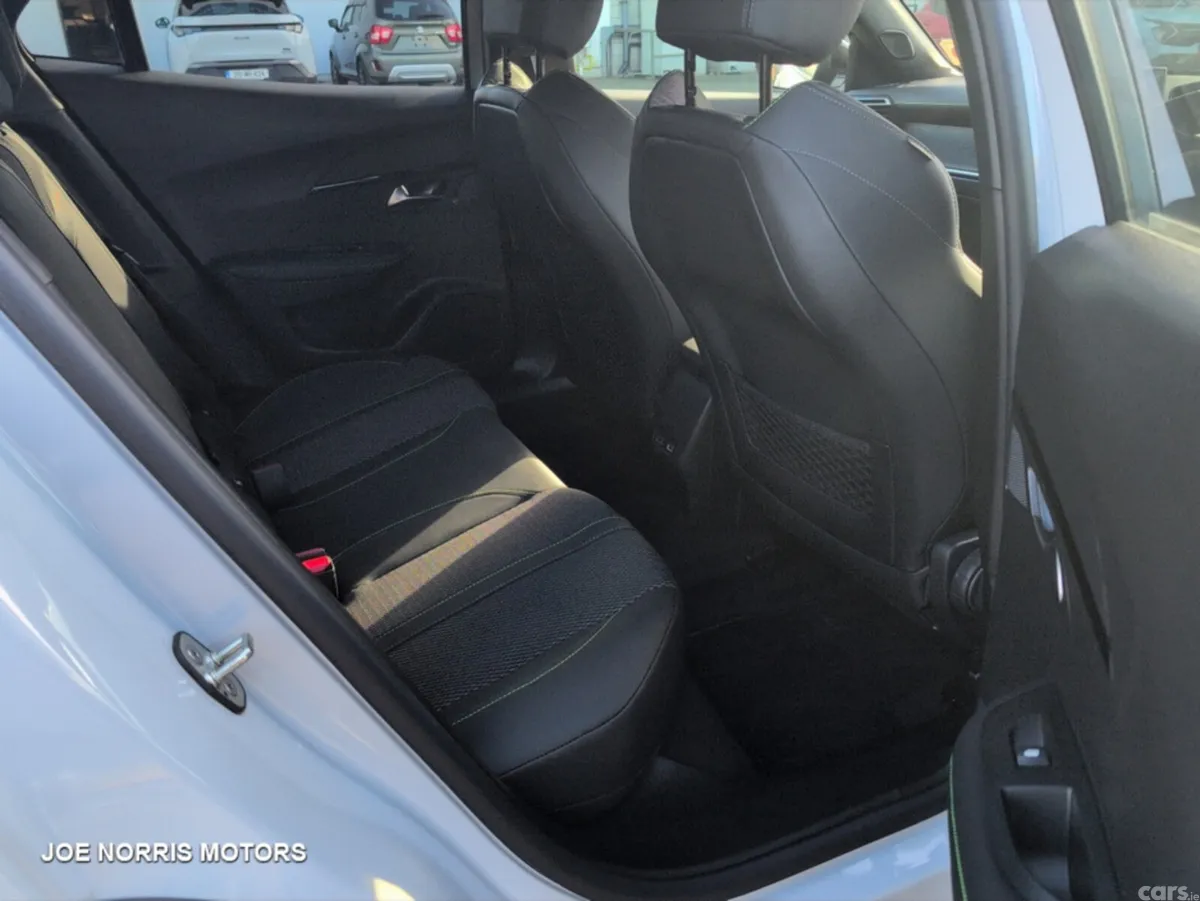Peugeot 2008 MPV, Petrol Hybrid, 2026, White