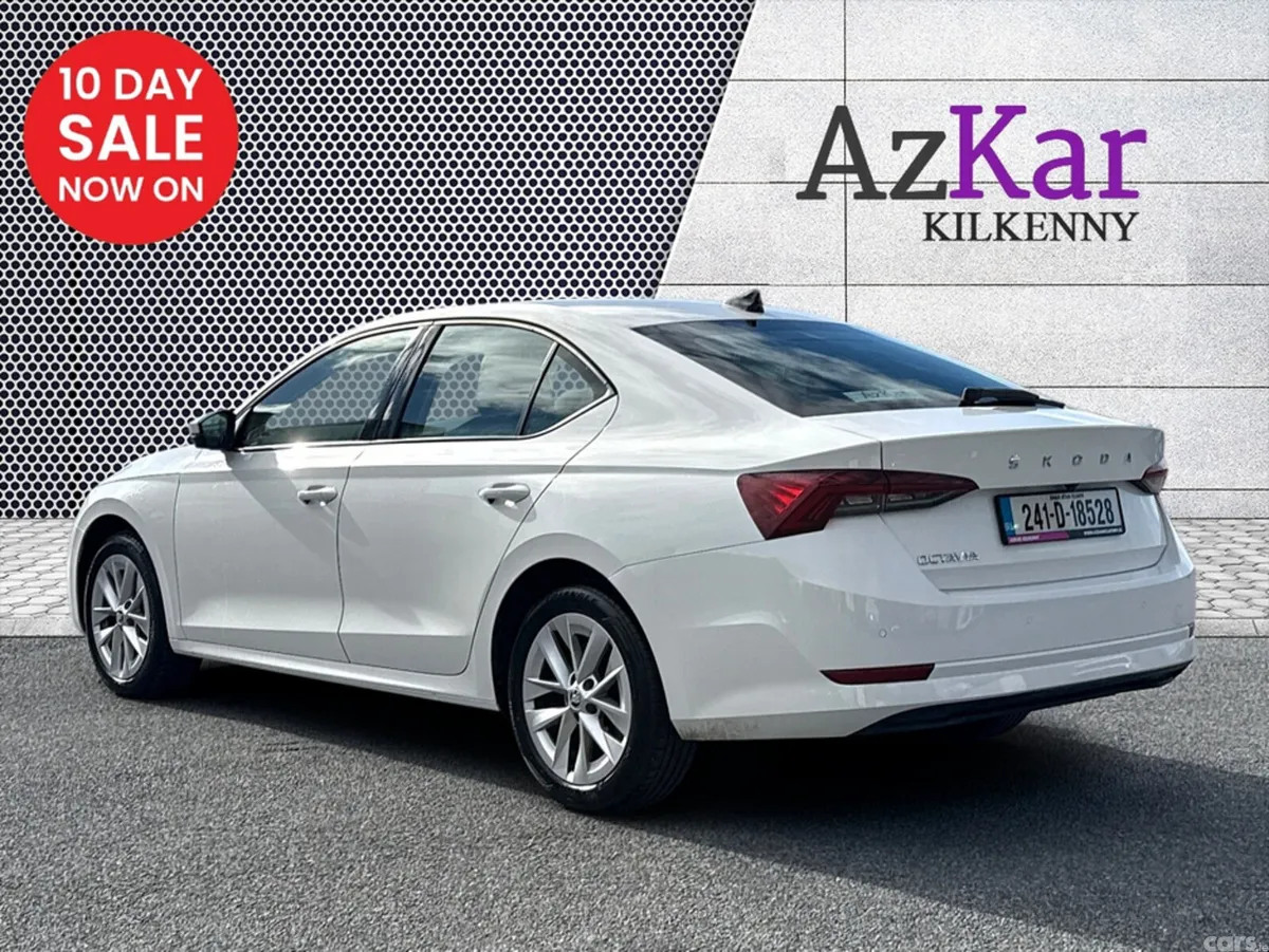 Skoda Octavia Hatchback, Diesel, 2024, White