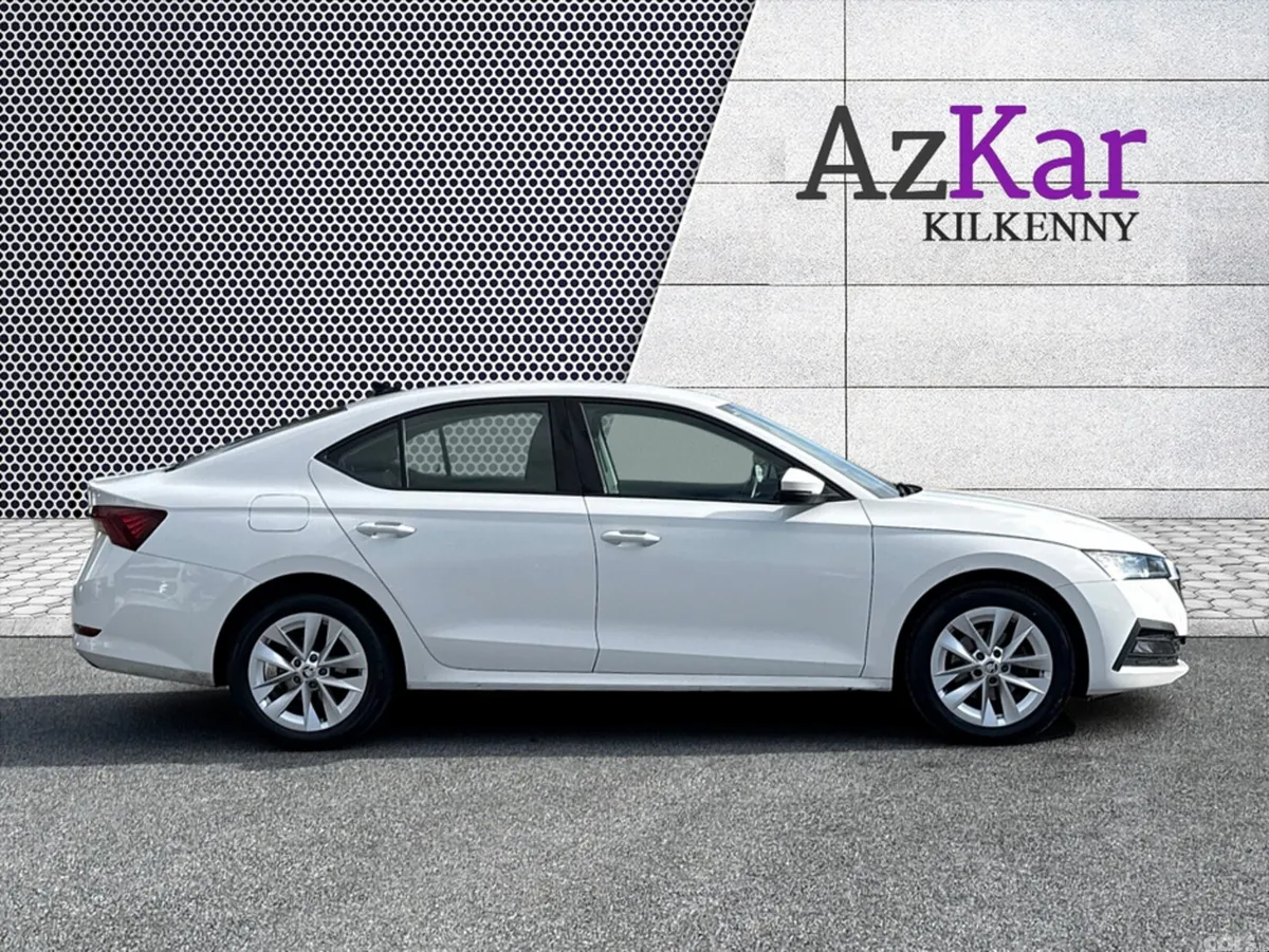 Skoda Octavia Hatchback, Diesel, 2024, White