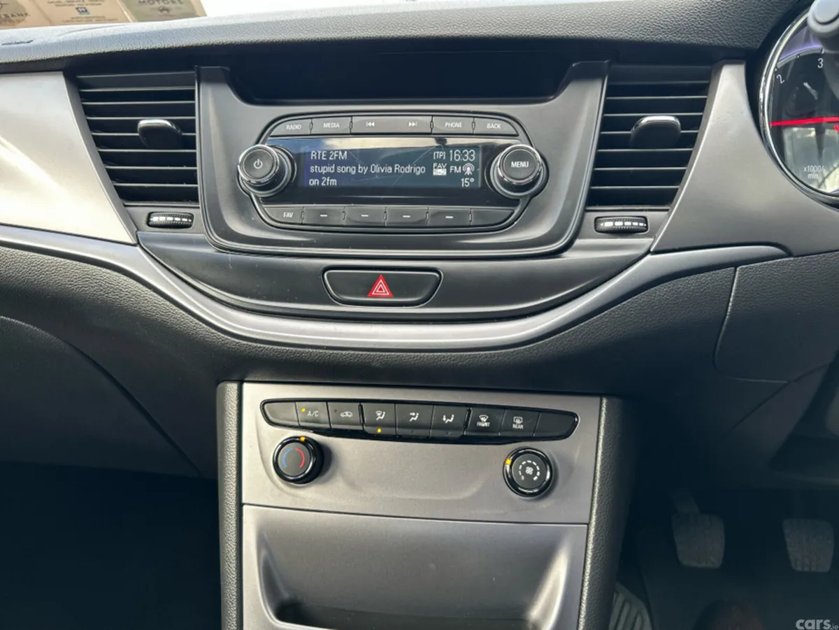 Opel Astra Hatchback, Diesel, 2016, Silver