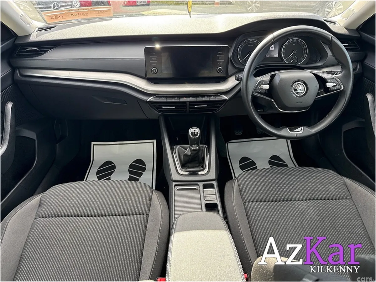 Skoda Octavia Hatchback, Diesel, 2024, White