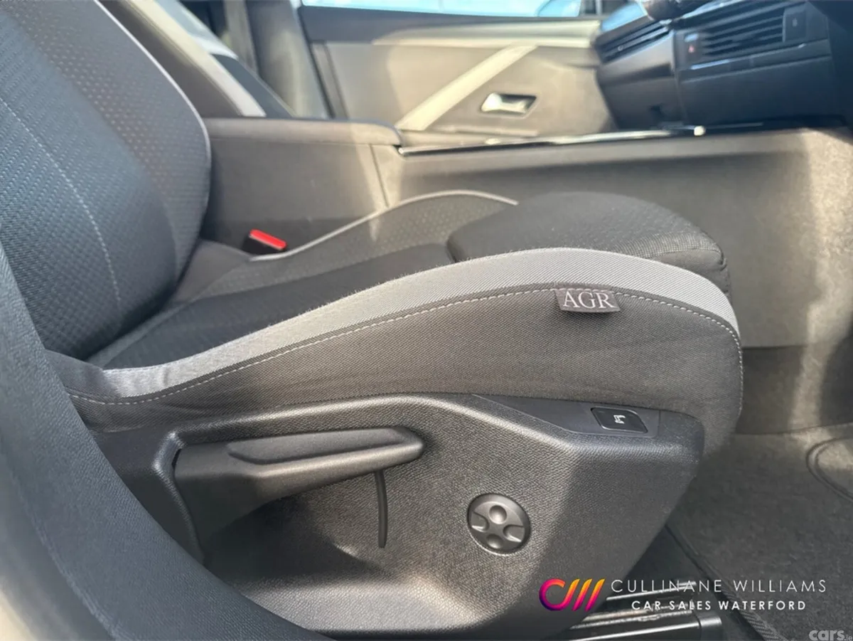 Opel Astra Hatchback, Diesel, 2024, Grey