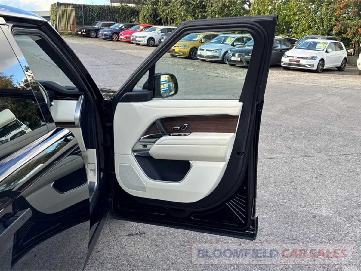 Land Rover Range Rover SUV, Petrol Plug-in Hybrid, 2025, Black