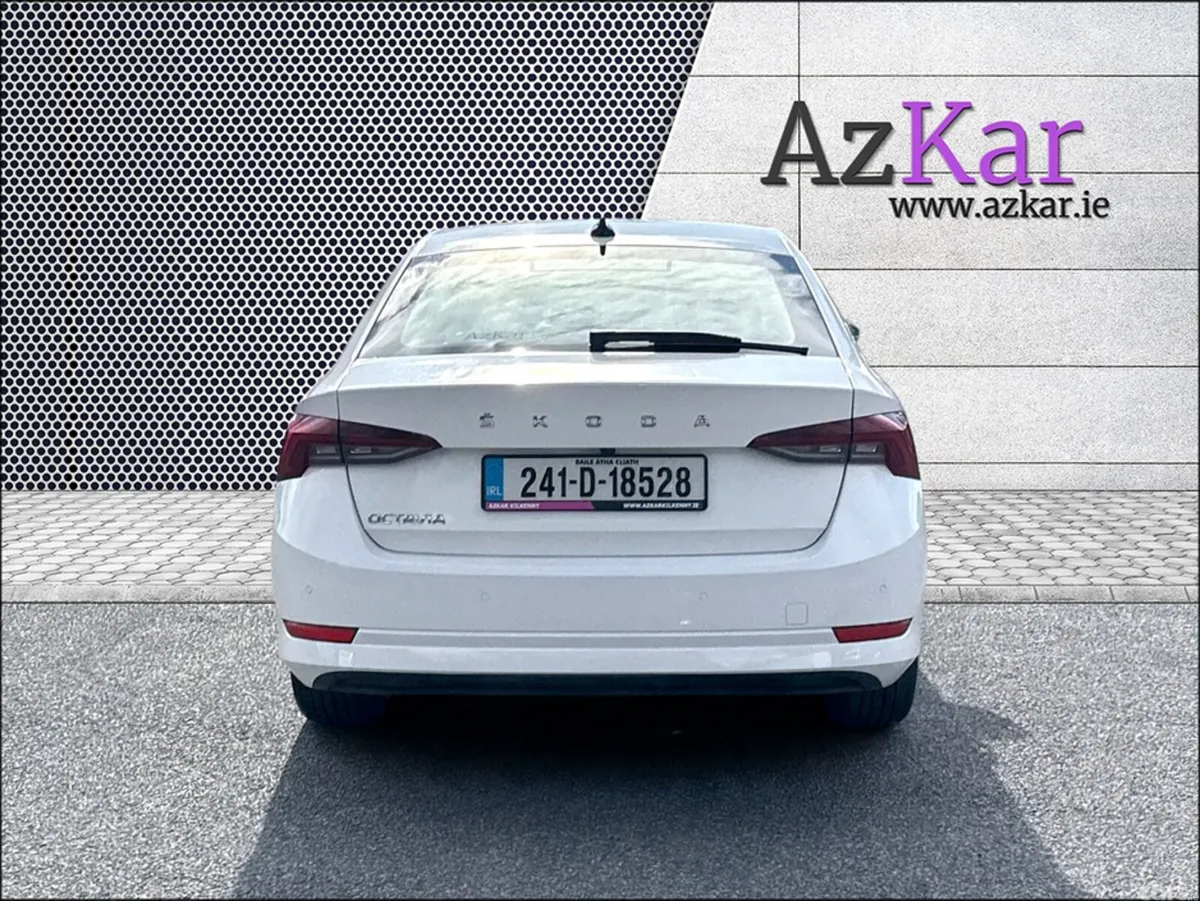 Skoda Octavia Hatchback, Diesel, 2024, White