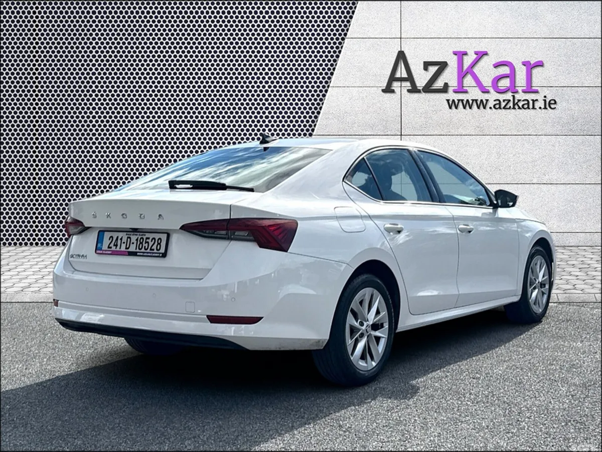 Skoda Octavia Hatchback, Diesel, 2024, White