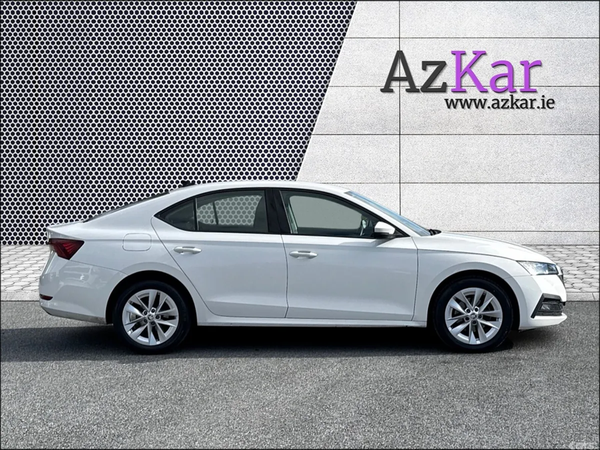 Skoda Octavia Hatchback, Diesel, 2024, White
