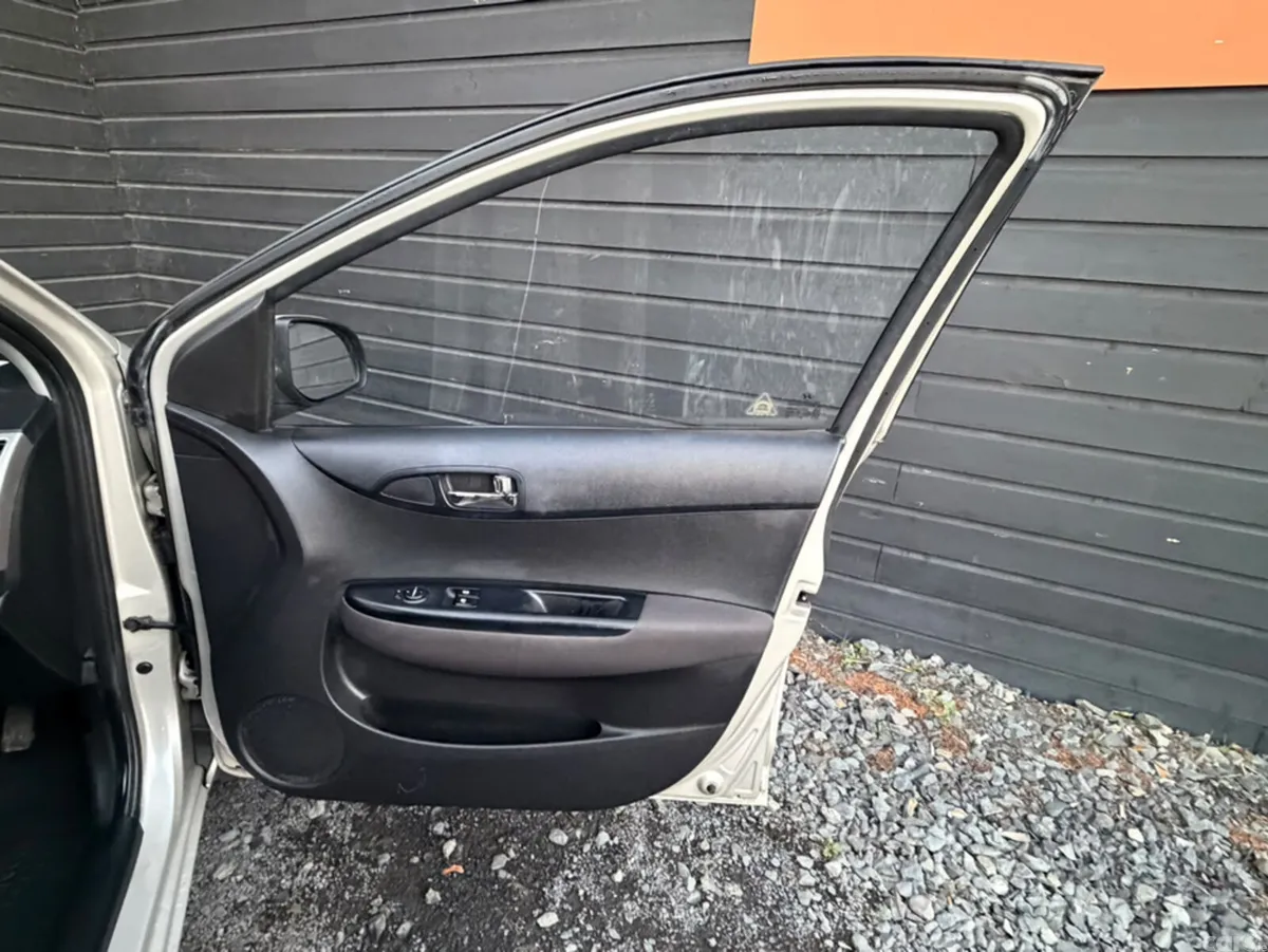 Hyundai i20 Hatchback, Petrol, 2012, Gold