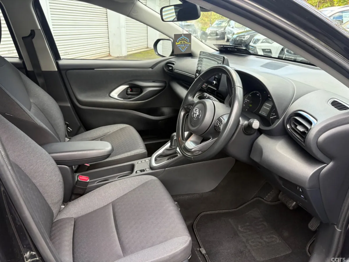 Toyota Yaris Hatchback, Petrol Hybrid, 2021, Black